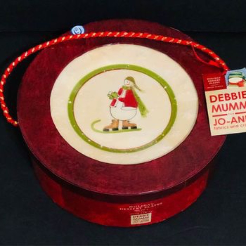 NEW Debbie Mumm For JO-ANN Fabrics Snow Family 7” Dessert Plates 2007